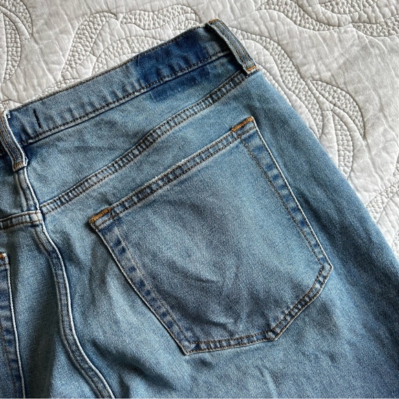 Abercrombie - Ultra High Rise 90s Slim Straight Jean - Criss-Cross Waistband - Picture 9 of 11